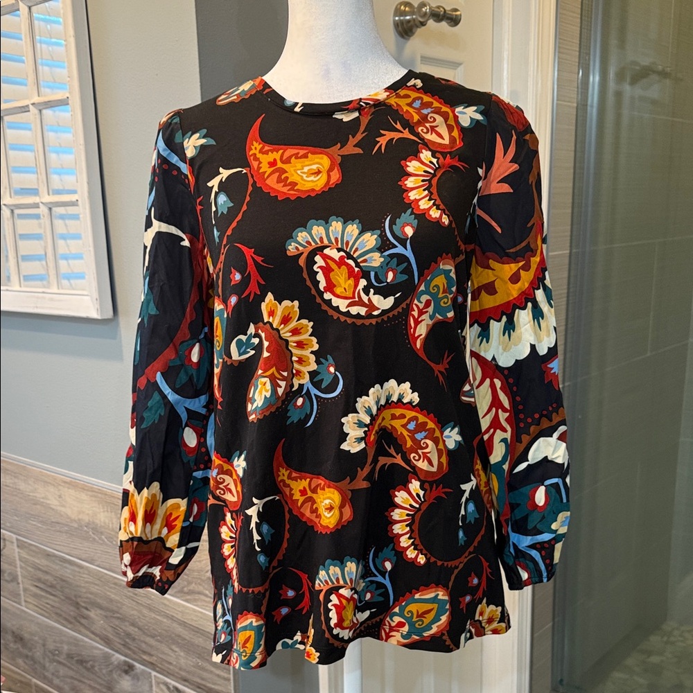 Chico's Woman's Paisley Puff Sleeve Tee Top Long Sleeve Size 0 Small NWT - Picture 3 of 11